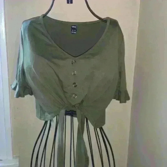 Green Crop Top - Picture 1 of 3